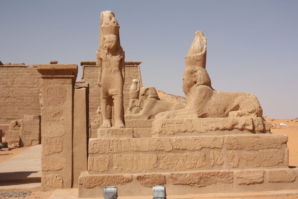 missing noses on statues of Rameses II