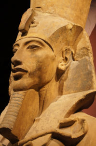 famous_portrait_of_Nefertiti_akhenaten_karnak